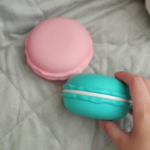 2 giant MACAROON CONTAINERS - Picture 3 of 5